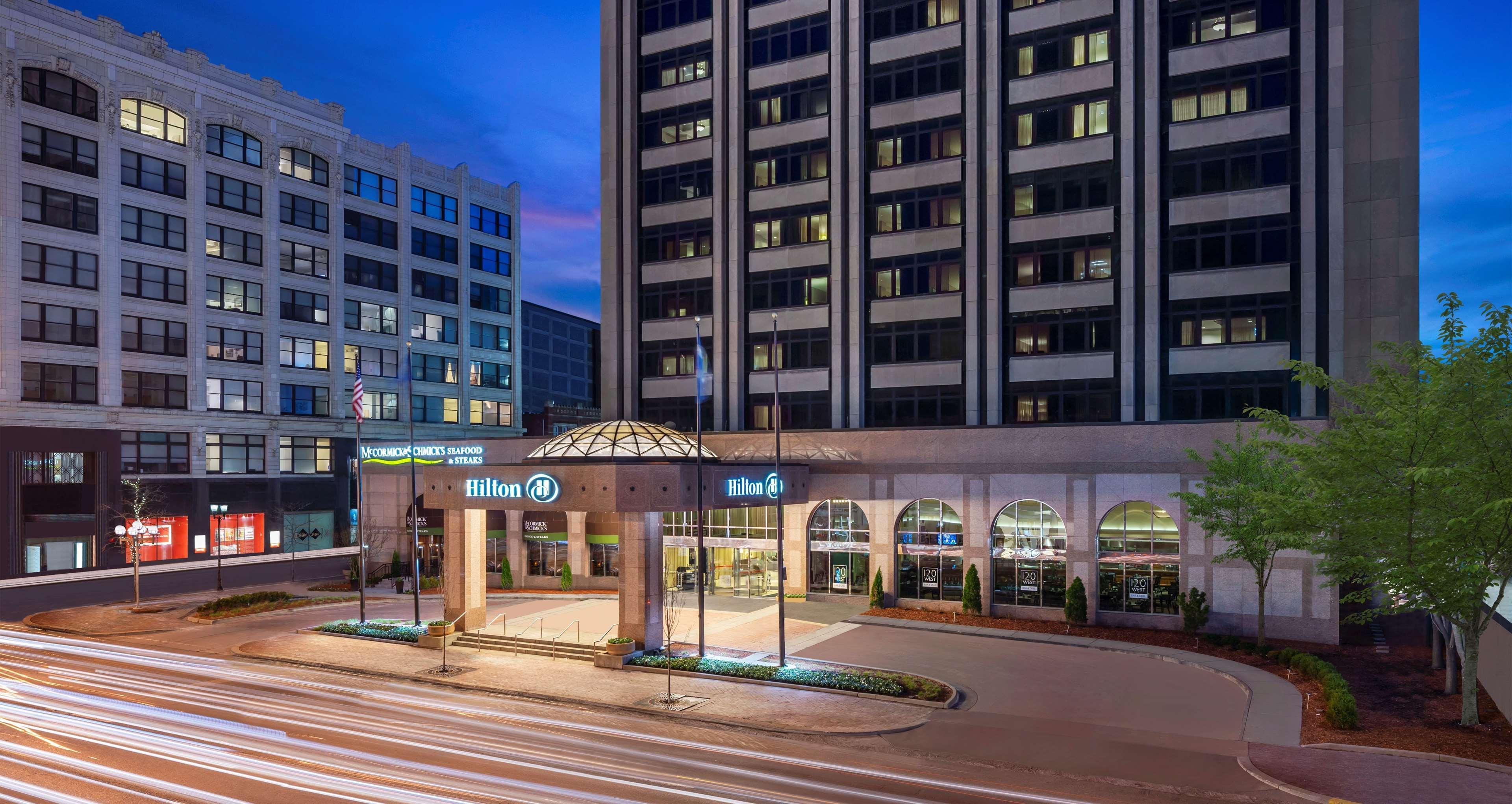 Hilton Indianapolis Hotel & Suites Exterior photo